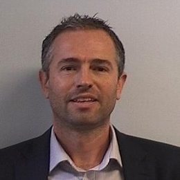 英伟达股价大幅下跌10%,并有扩大趋势。