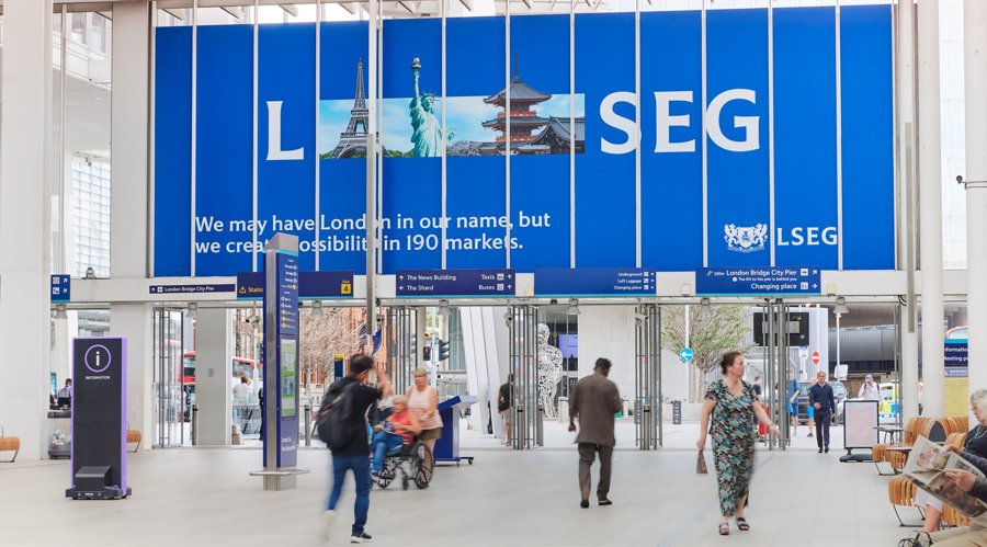 英伟达 2025 财年 Q4 营收 393.31 亿美元,超出市场预期的 380.45 亿美元,上年同期为 221 亿美元。